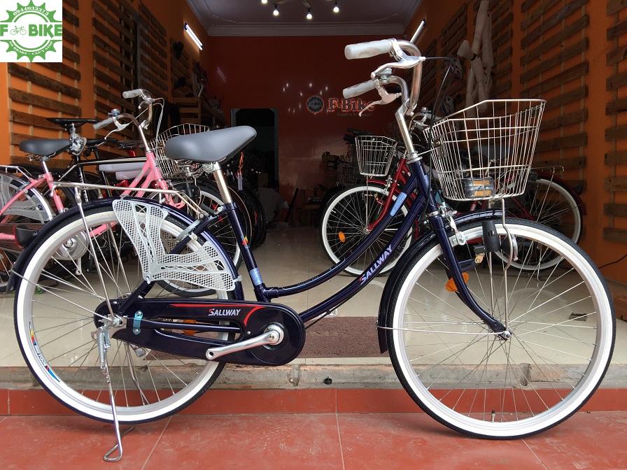 Một chiếc xe đạp mini nhỏ gọn, tiện lợi cho việc di chuyển trong đô thị và đi lại hàng ngày sẽ là sự lựa chọn hoàn hảo cho bạn. Thoải mái tự do khám phá thành phố cùng chiếc xe đạp mini Sallway 02 xinh xắn, độc đáo trong bức ảnh này nhé!